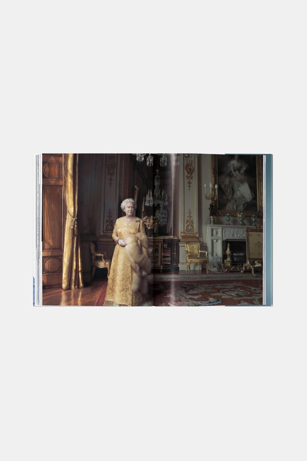Taschen Книга Her Majesty. A Photographic History 1926–2022 00466573_34 №4