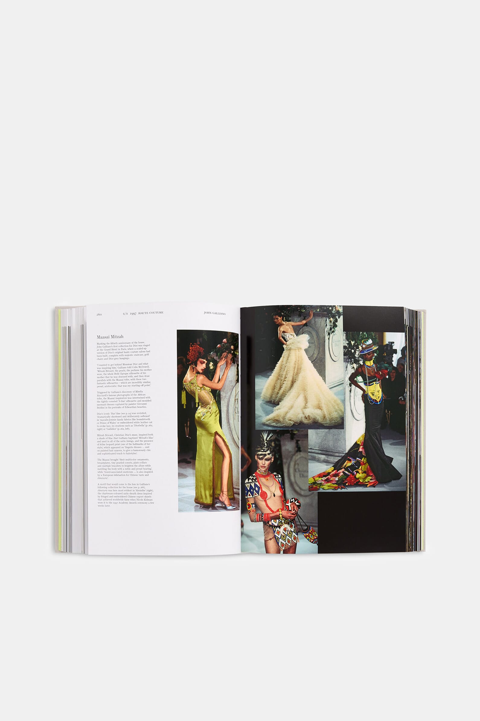 Книга «Dior Catwalk» Thames&Hudson 00569860_34 - Онлайн-магазин