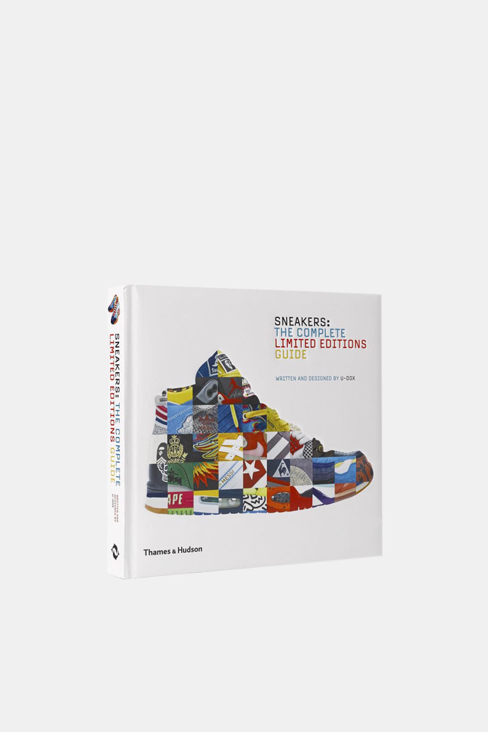 Книга «Sneakers: The Complete Limited Editions Guide»
