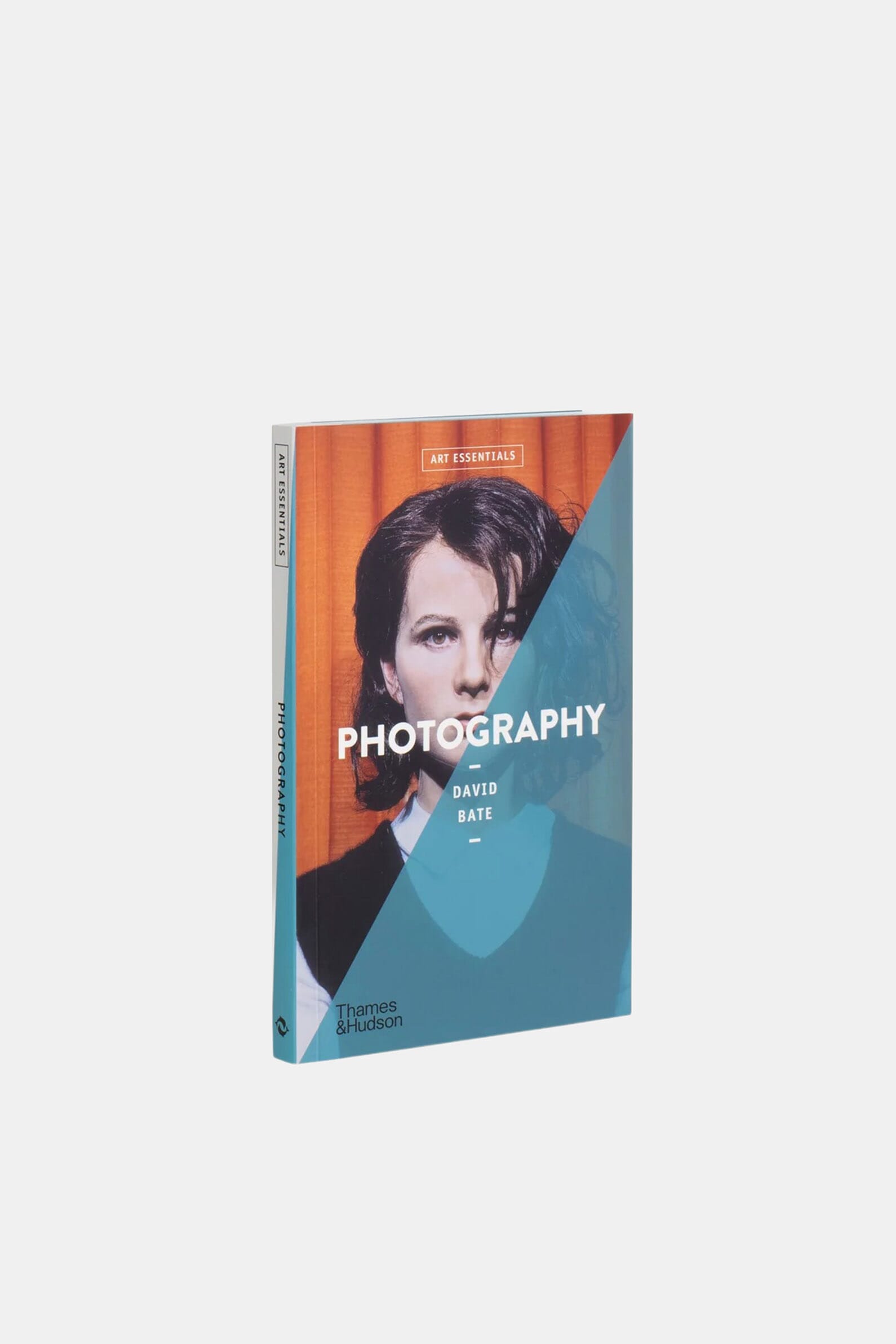 Книга «Photography. Art Essentials»