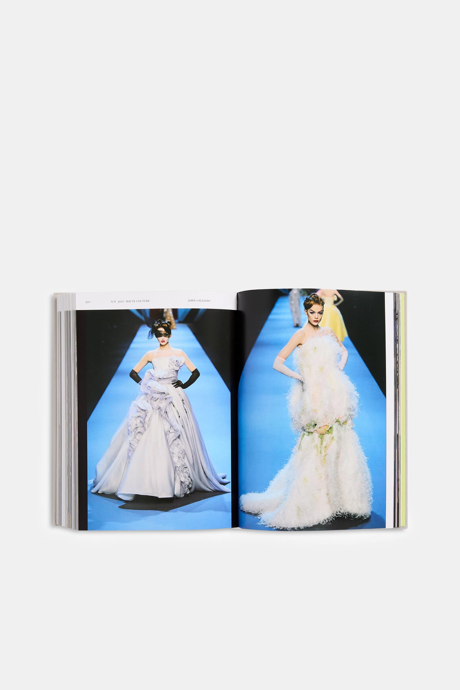 Книга «Dior Catwalk» Thames&Hudson 00569860_34 - Онлайн-магазин